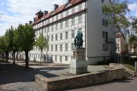 Der Lindenhof mit dem Francke-Denkmal